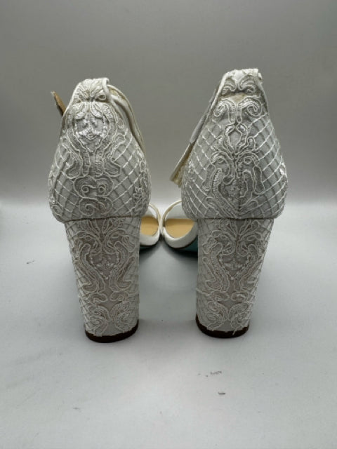 Shoe Size 7.5 Betsy Johnson Cream Sandals