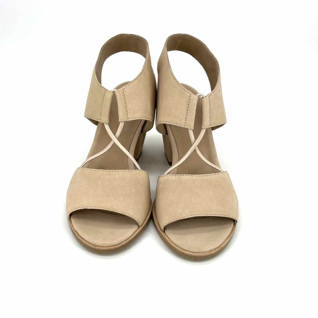 Shoe Size 7 Eileen Fisher Beige Pumps