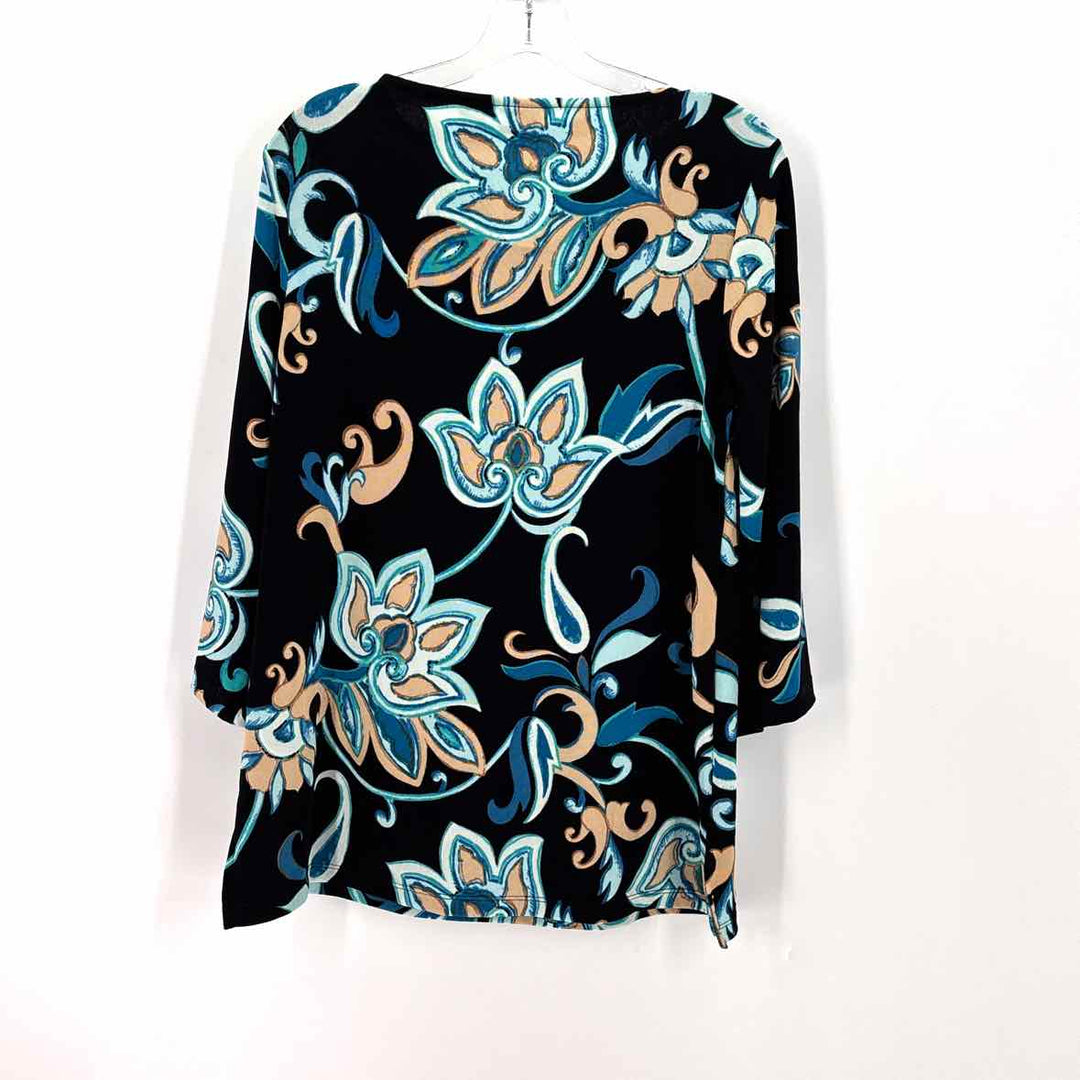 Size M Chico's Multi-Color Knit Shirt