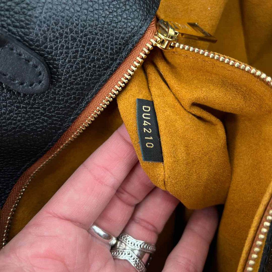 Louis Vuitton Luxury - Purse