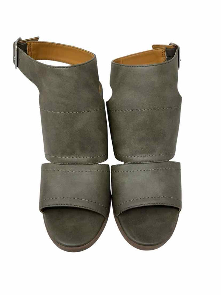 Shoe Size 9 Dolce Vita Olive Sandals