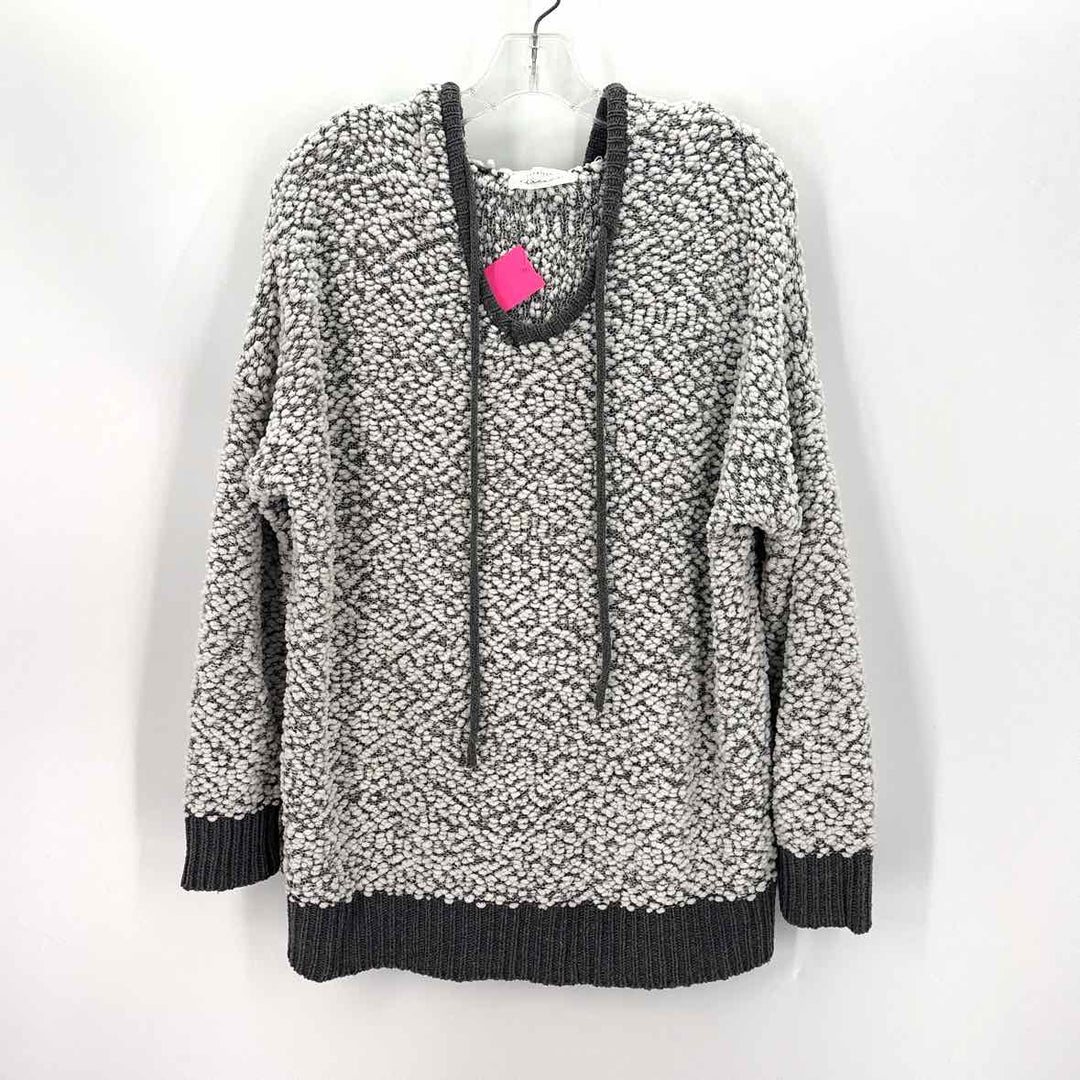 Size M/L AMERICAN THREADS White Sweater