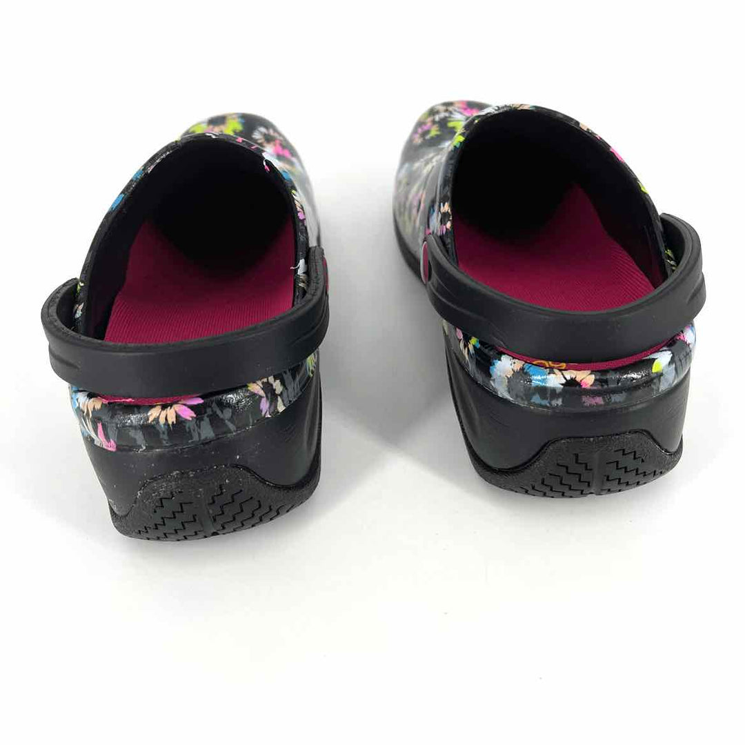 Shoe Size 5 Black Clogs