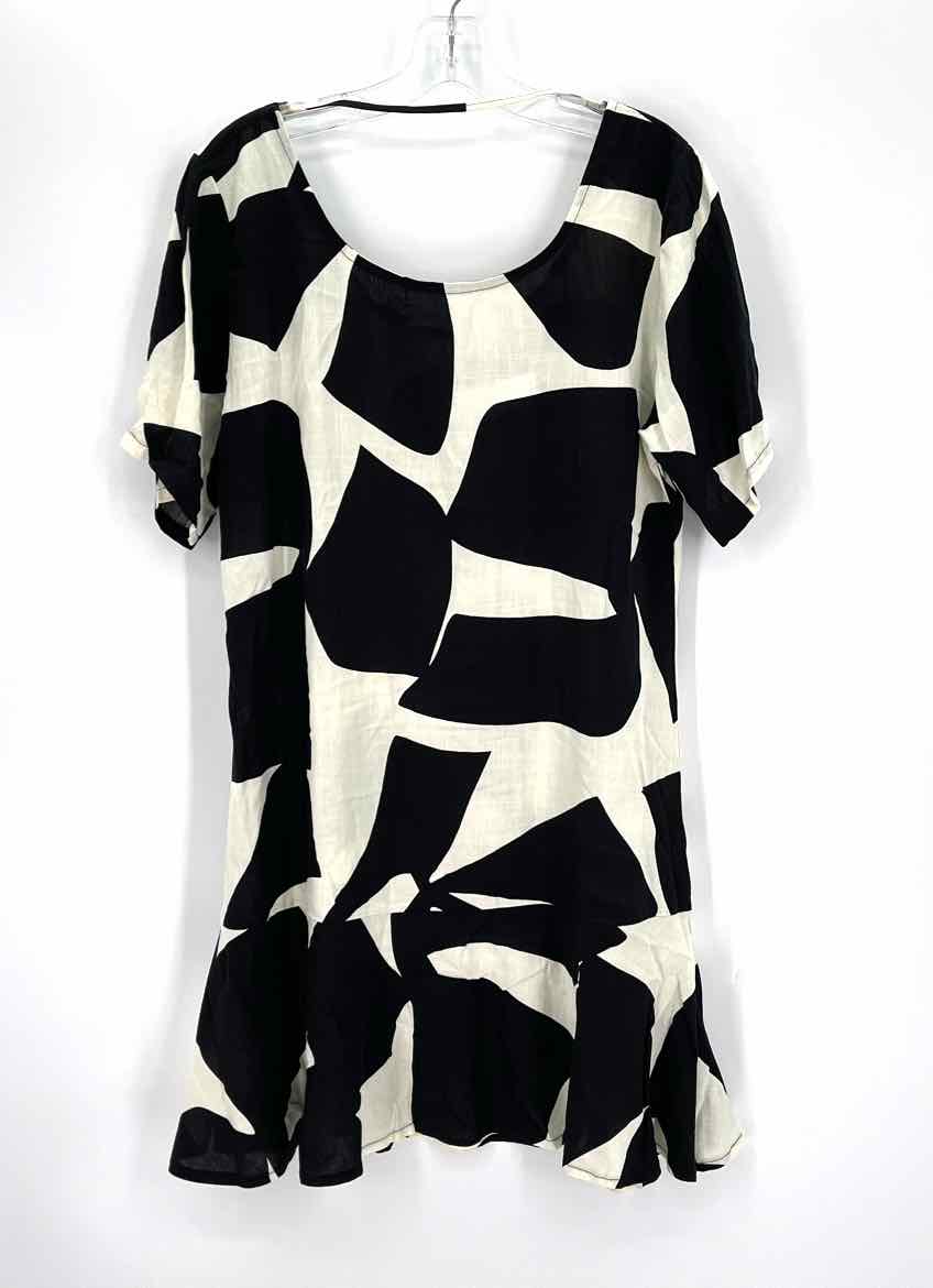 Size M Black/White Dress