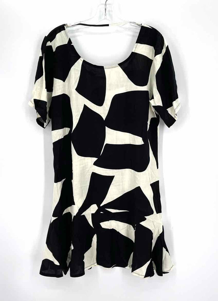 Size M Black/White Dress