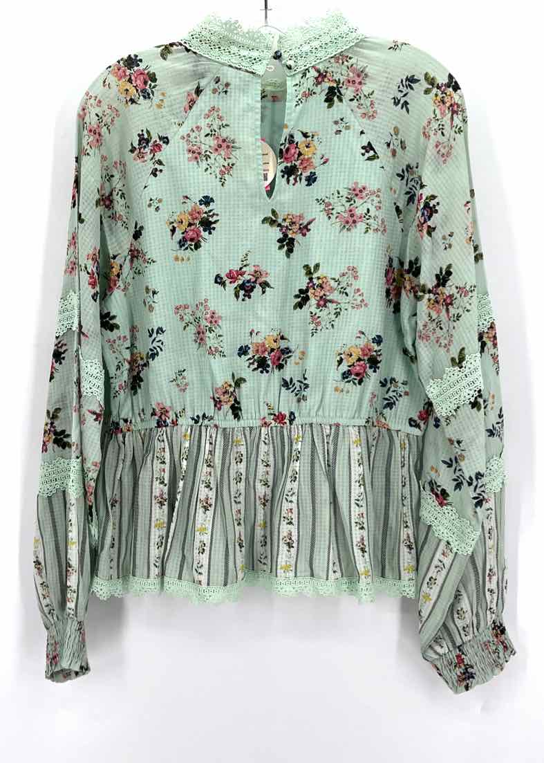 Size M Anthropologie Green Lace Shorts