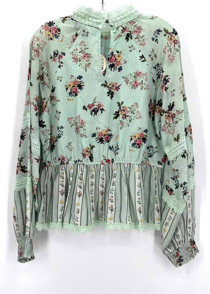 Size M Anthropologie Green Lace Shorts