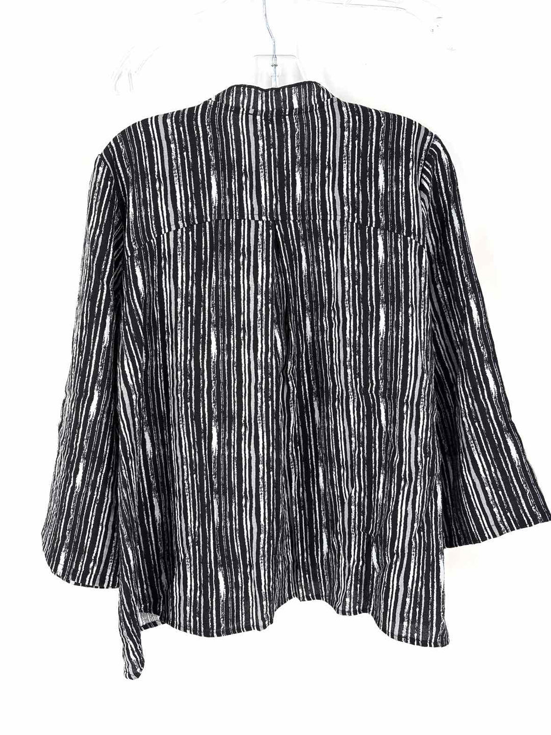 Size L Black/White Shirt