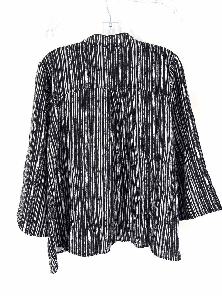 Size L Black/White Shirt