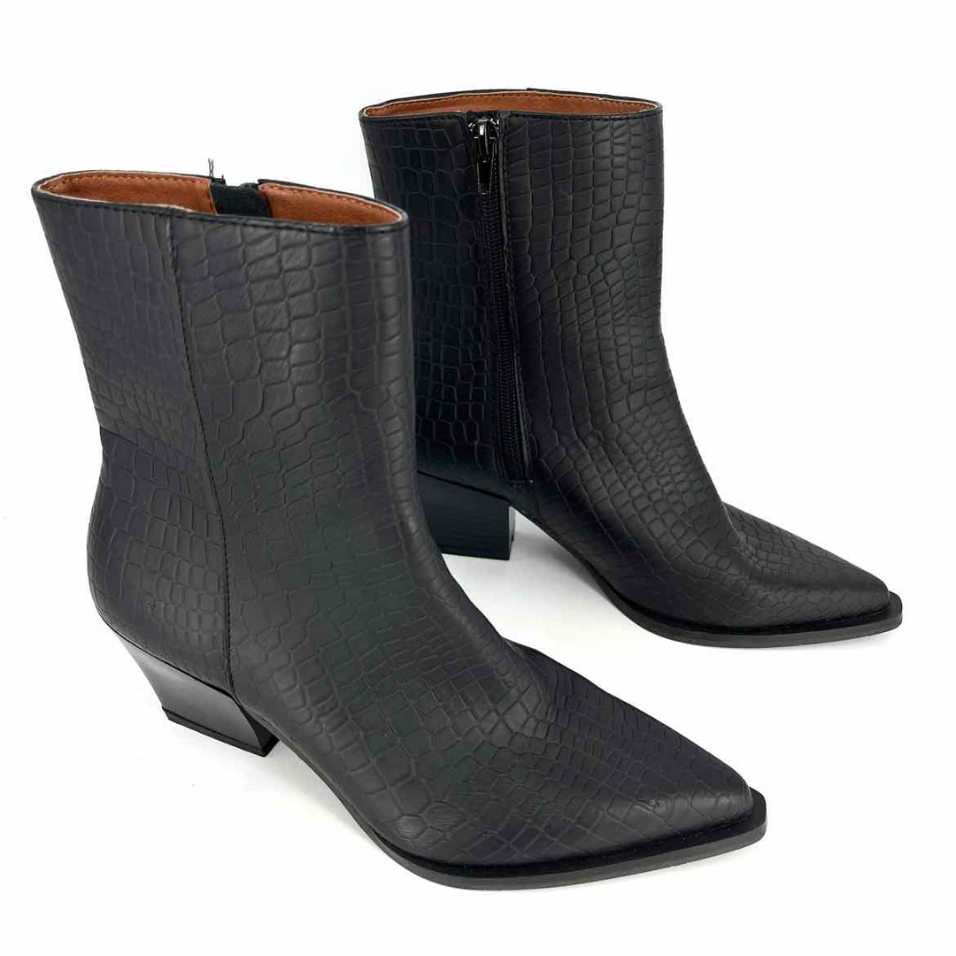 Shoe Size 6.5 Black Boots