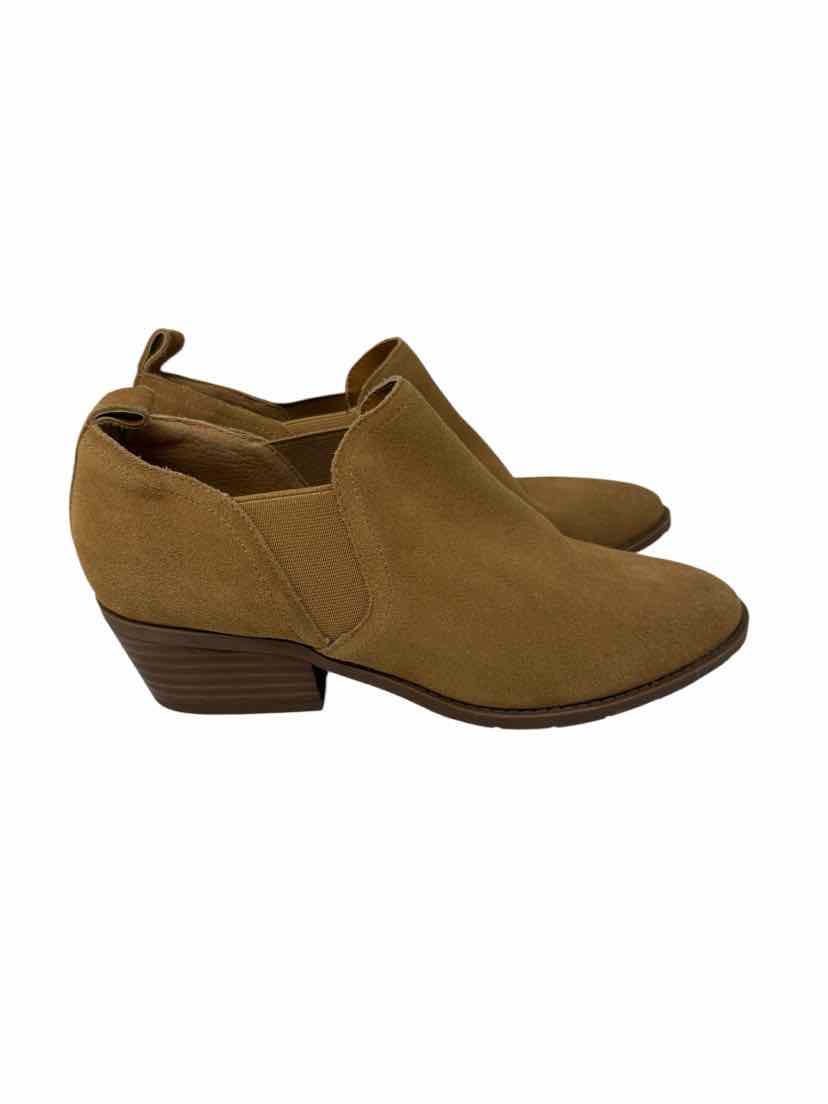 Shoe Size 7.5 Tan Suede Boots