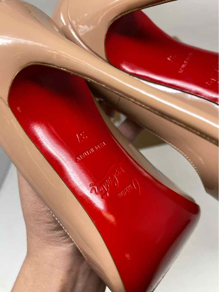 Shoe Size 37 CHRISTIAN LOUBOUTIN Beige PATENT Luxury - Pumps