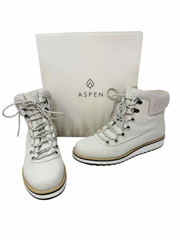 Shoe Size 9.5 Ivory Boots