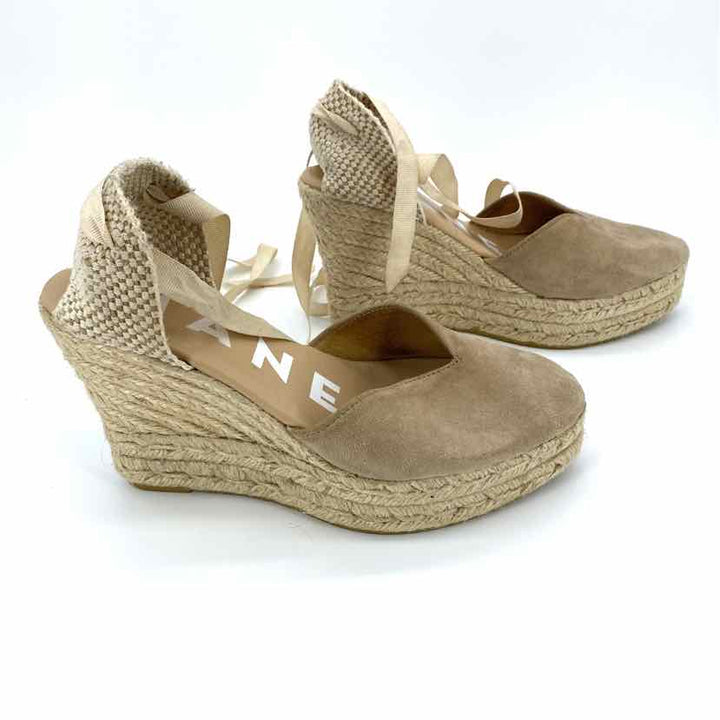 Shoe Size 8 Beige Sandals