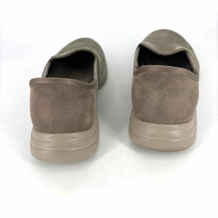 Shoe Size 8 Sketchers Tan Flats
