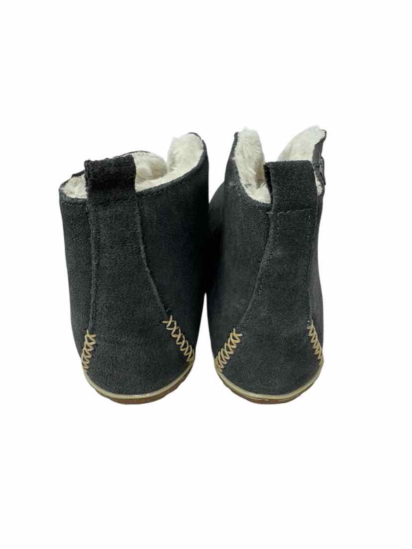 Shoe Size 8 MINNETOKA Gray Boots