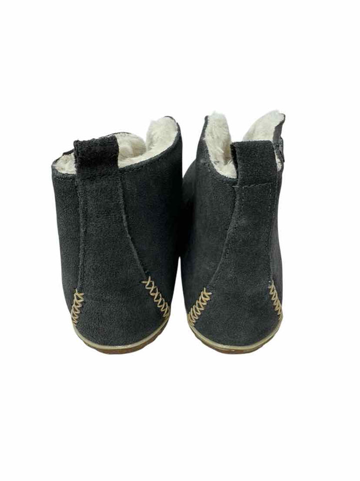 Shoe Size 8 MINNETOKA Gray Boots