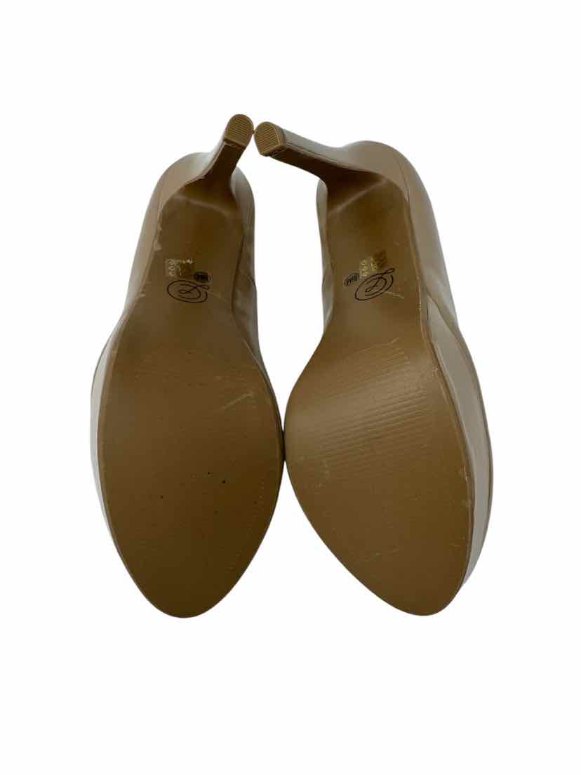 Shoe Size 8.5 CHINESE LAUNDRY Nude Pumps