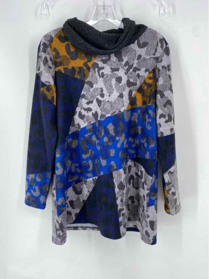 Size M Multi-Color Sweater