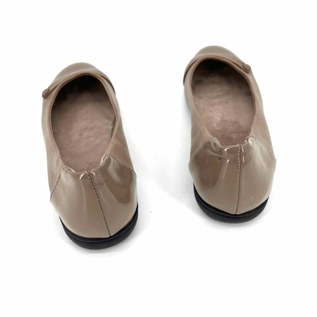 Shoe Size 9 LIFE STRIDE Taupe Faux Leather Flats