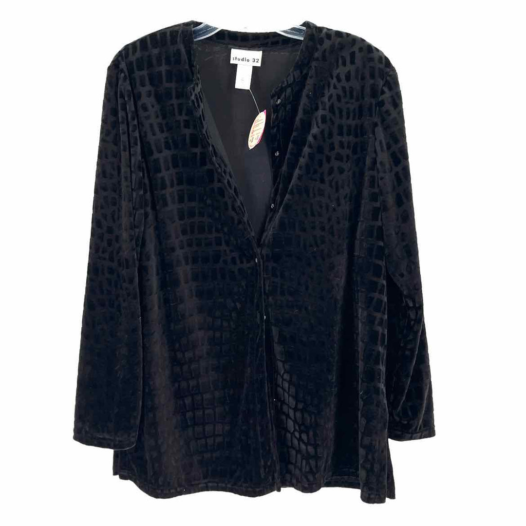 Size 2X Black Shirt