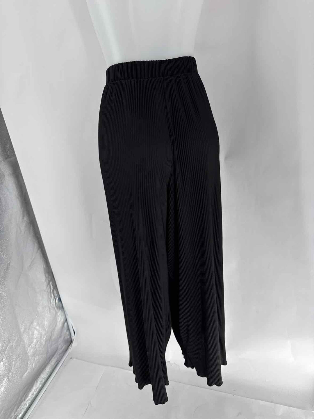 Size XL JOIE Black Capri