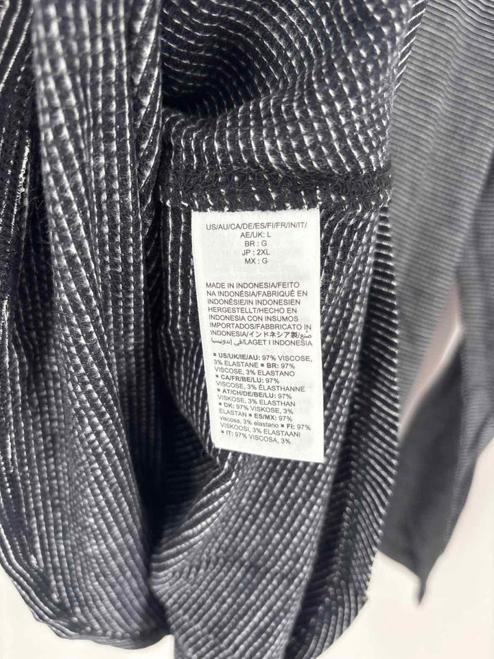 Size L Black/White Shirt
