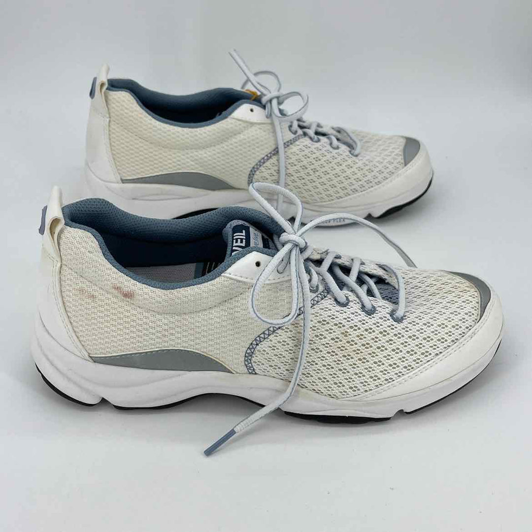 Shoe Size 9.5 White Knit Sneakers