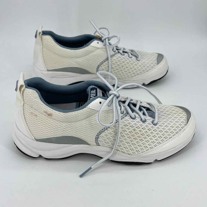 Shoe Size 9.5 White Knit Sneakers