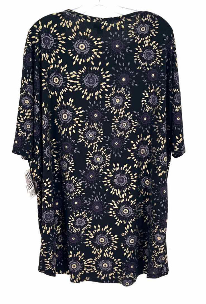 Size L lularoe Black Shirt