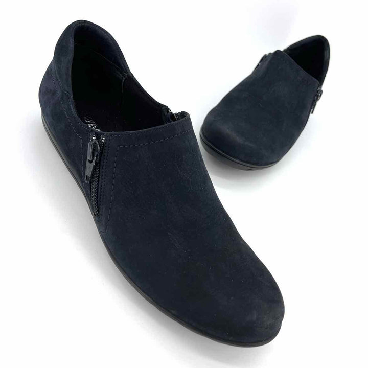 Shoe Size 8 VAN ELI Navy Suede Flats