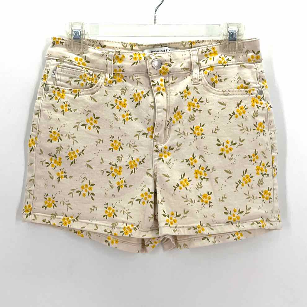 Size M JUDY BLUE Cream Shorts