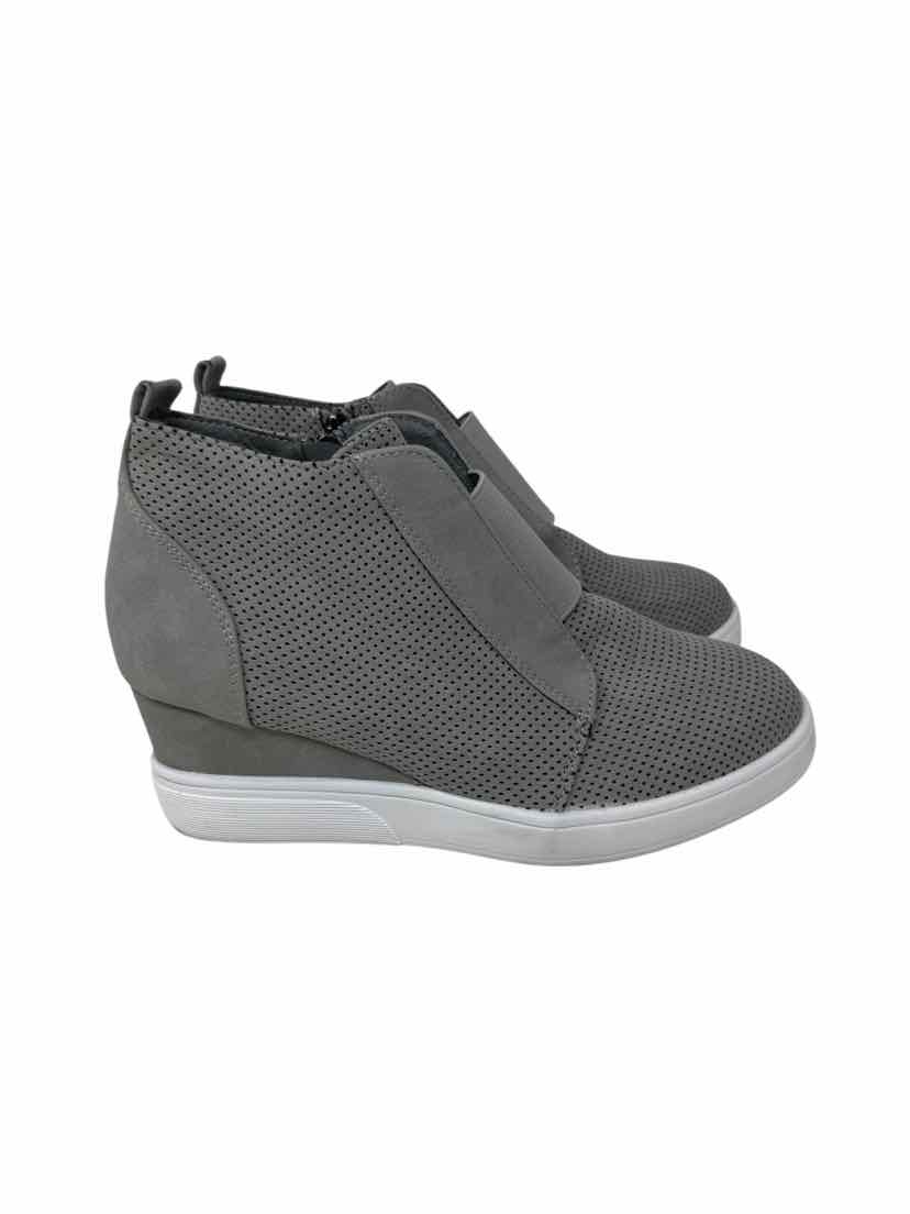 Shoe Size 9.5 Gray Pumps