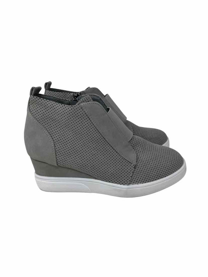 Shoe Size 9.5 Gray Pumps