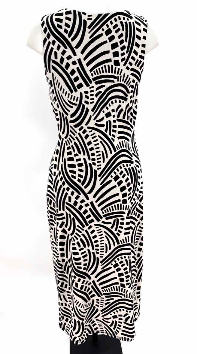 Size M Black/White Dress