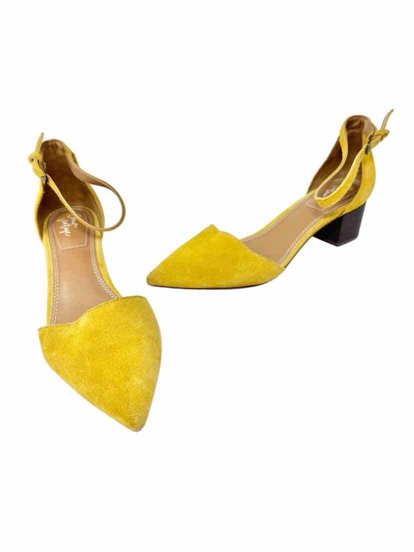 Shoe Size 9.5 CROWN VINTAGE Mustard Suede Pumps