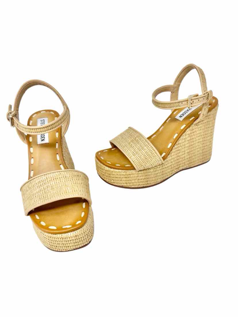 Shoe Size 6.5 Steve Madden Beige Wedge
