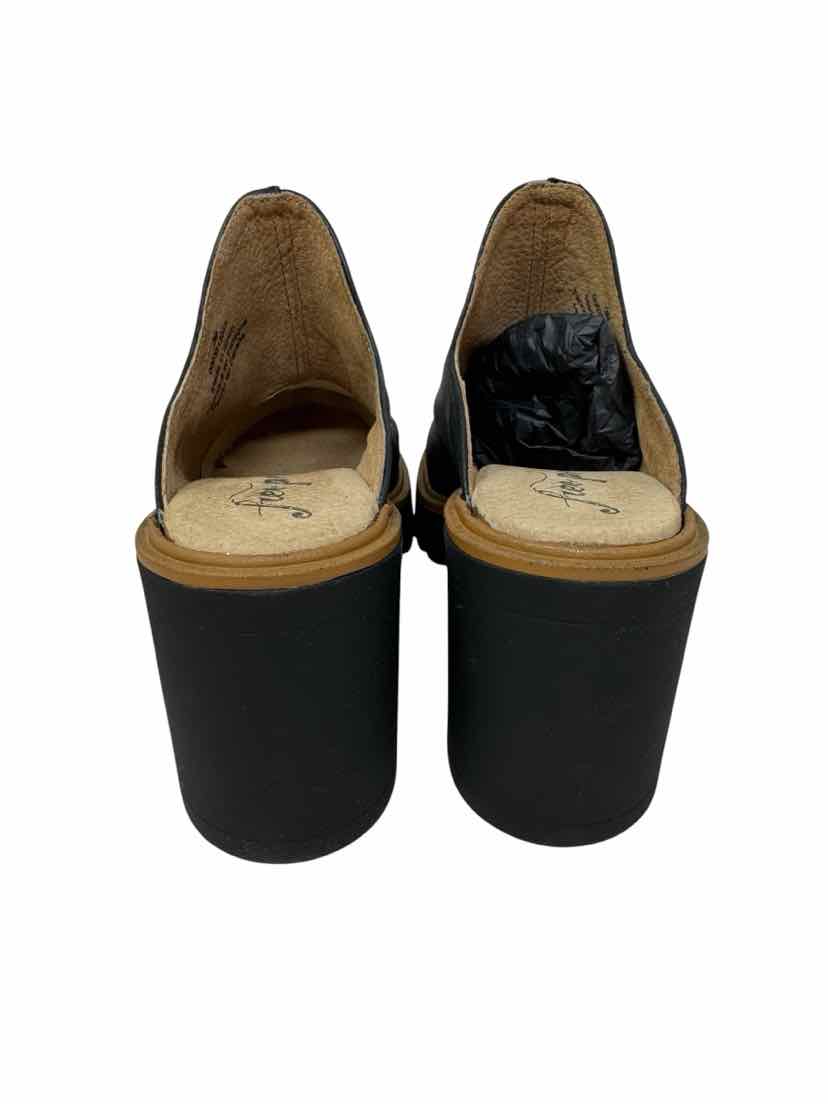 Shoe Size 39 FREE PEOPLE Black Lace Pumps