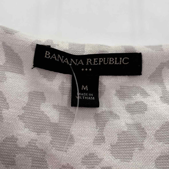 Size M Banana Republic gray print Shirt
