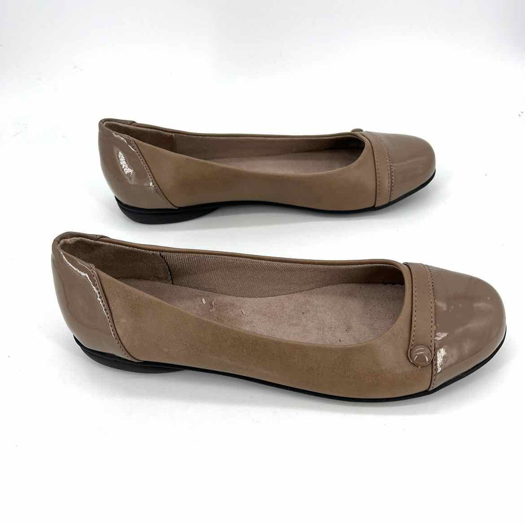 Shoe Size 9 LIFE STRIDE Taupe Faux Leather Flats