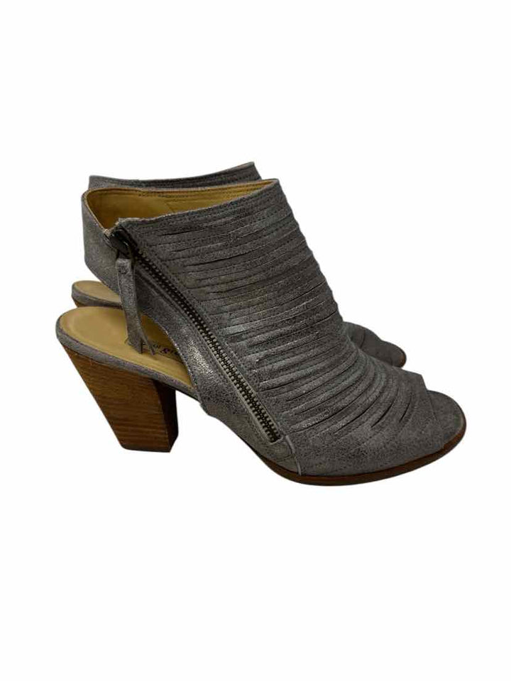 Shoe Size 7 PAUL GREEN Silver Leather Pumps