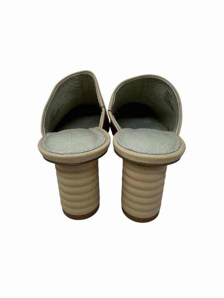 Shoe Size 8.5 Santuary Ivory Leather Pumps