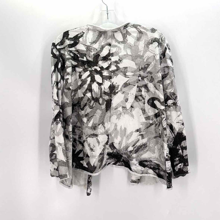 Size XL Black/White Sweater