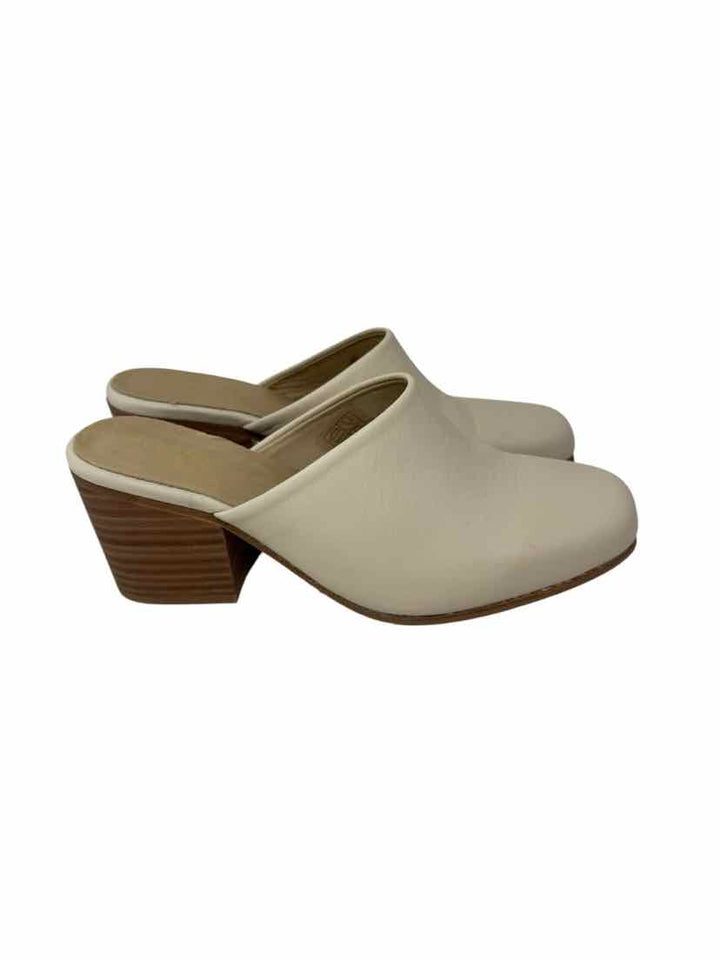 Shoe Size 9.5 Ivory Leather Pumps
