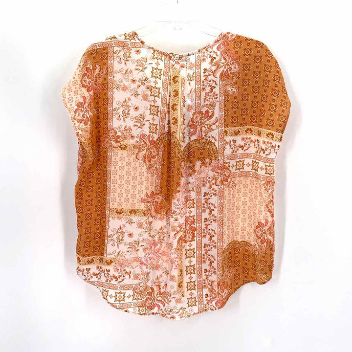 Size M Cupcakes & Cashmere Multi-Color Shirt