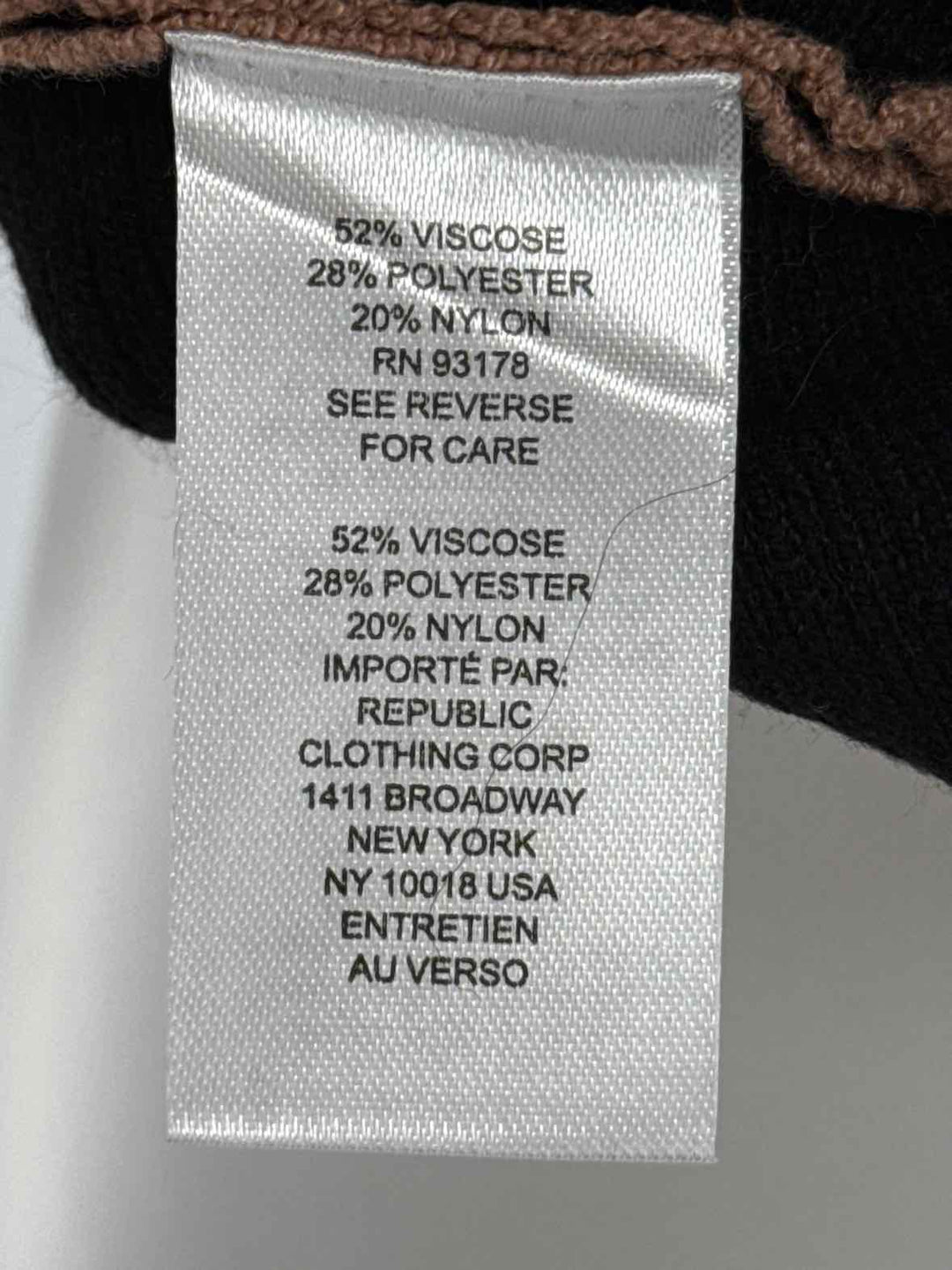 Size M TAHARI Multi-Color Sweater