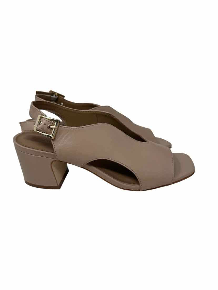 Shoe Size 7 Bernardo Tan Leather Sandals