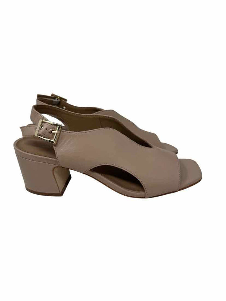 Shoe Size 7 Bernardo Tan Leather Sandals