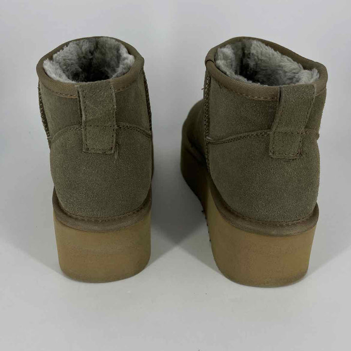 Shoe Size 10 Taupe Suede Boots