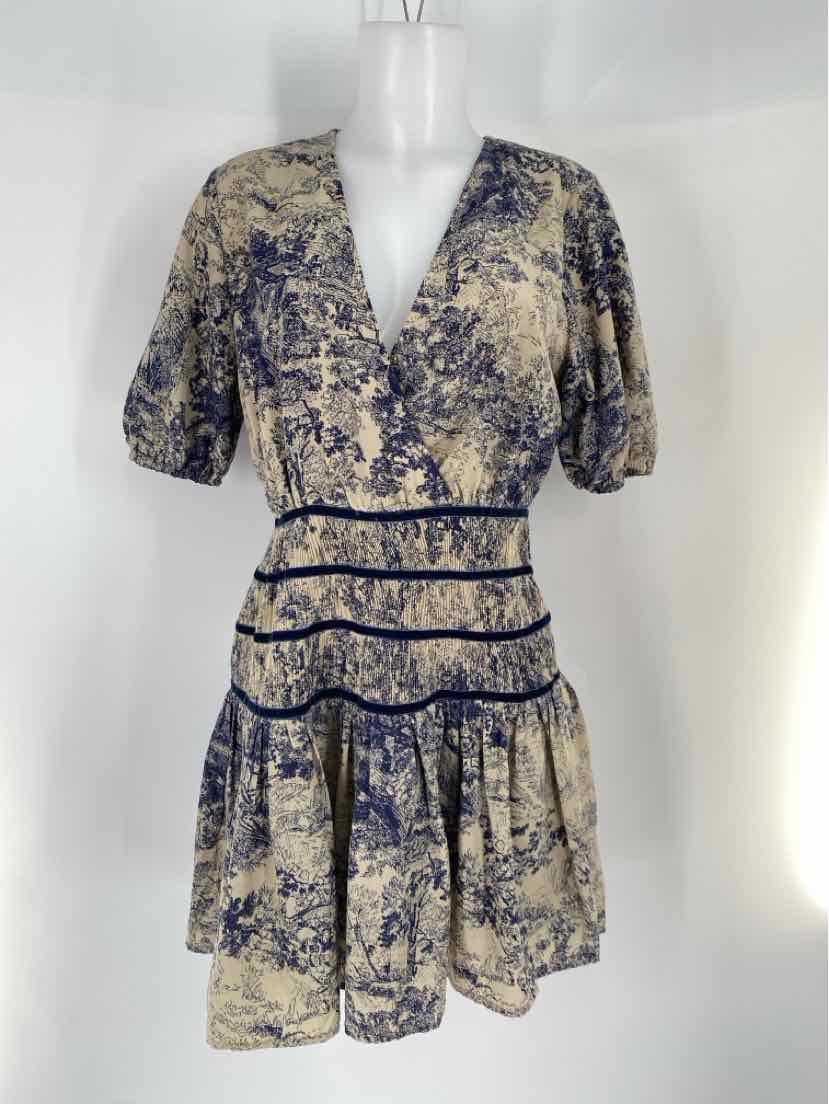 Size M ENTRO Navy Print Dress